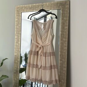 Max and Cleo: Cream and lace dress Size 2 ( worn 1x)